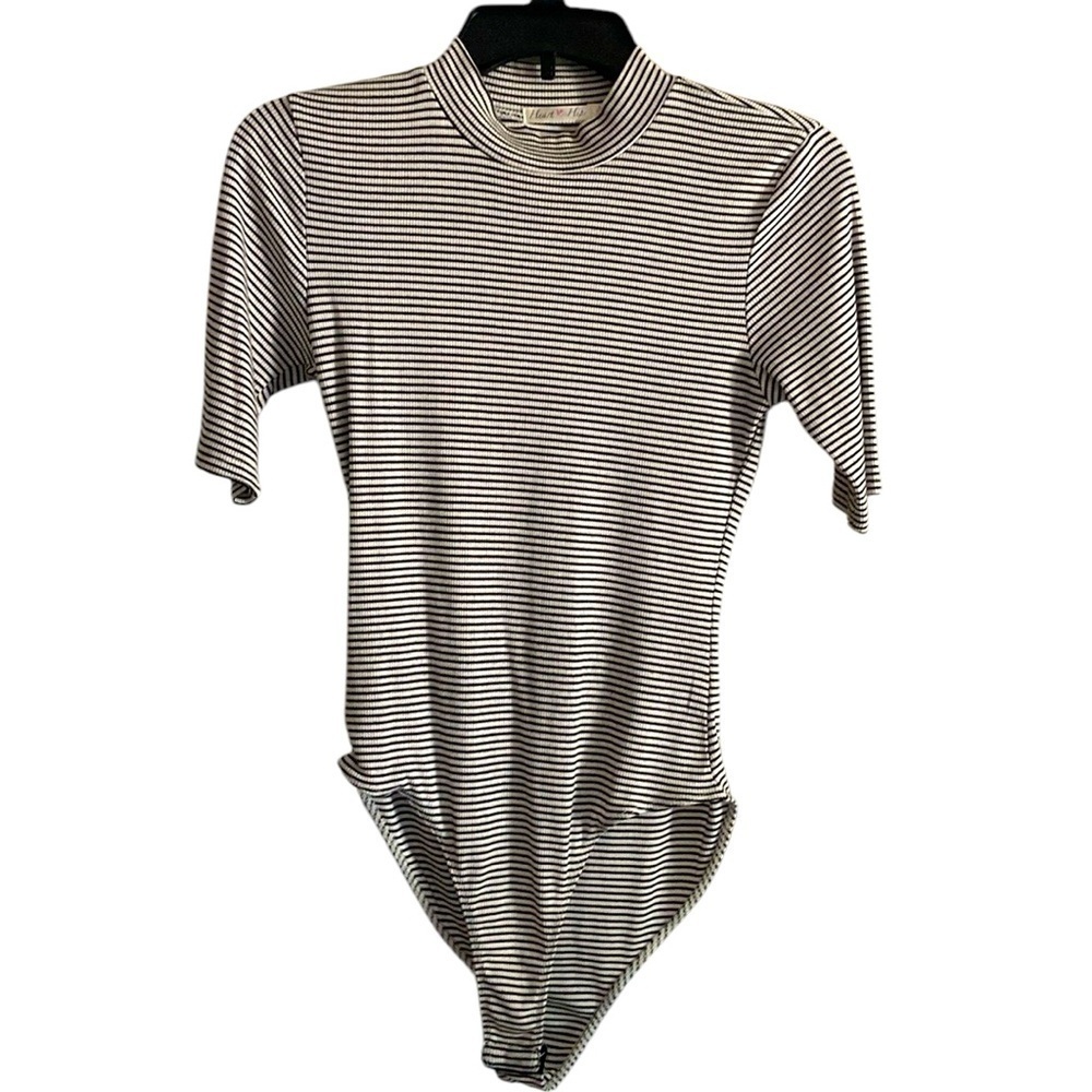 Heart & Hips Women’s Black And White Striped Short Sleeve Leotard Size Large